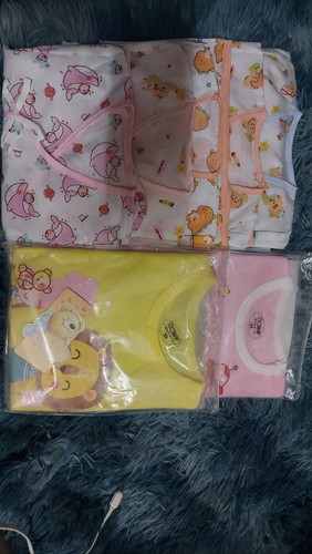 แจกเสื้อผ้าเด็ก