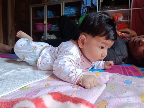 แม่ๆ ลูกแม่ๆ คว้ำเองได้ตอนกี่เดือนกันคะ