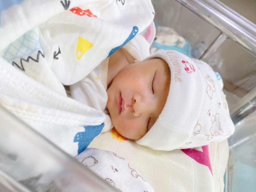 น้องบ้านไหนกลับมาบ้านแล้วค่าตัวเหลืองสูงขึ้นไหมค่ะ ตอนอยู่รพ.ค่าเหลืองปกติ เกิดจากอะไรค่ะ