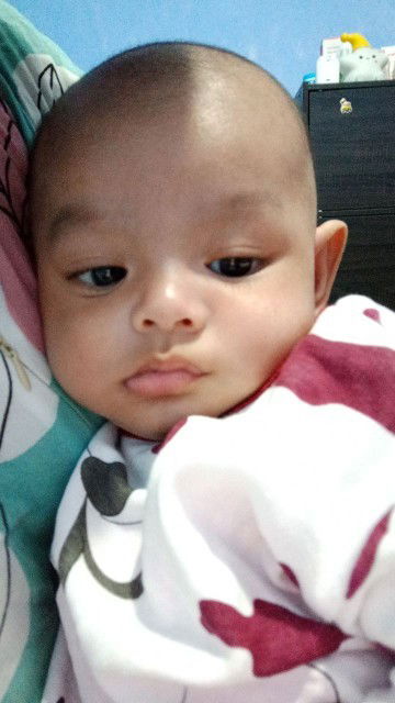 Menumbuhkan rambut bayi