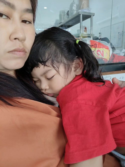 ลูก2ขวบ9เดือน  จากเด็กร่าเริง กลายเป็นเด็กได้ยินเสียงอะไรไม่ได้ ร้องกลัว ร้องให้อุ้มตลอดเวลา