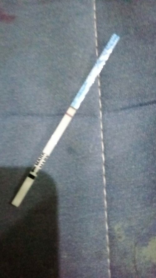 Saya bulan ini belum menstruasi terus saya udah testpek 2 kali dan hasilnya tetap sama garis 1,giman