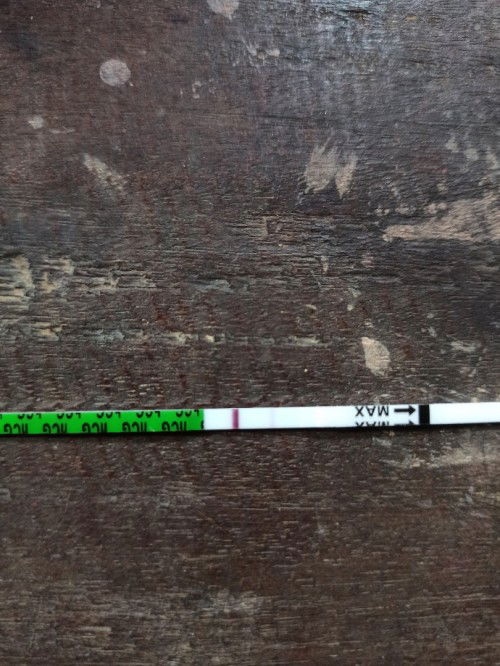 อยากทราบว่าตรวจการตั้งครรภ์แล้วขึ้นขีดจางๆท้องไม่ค่ะ