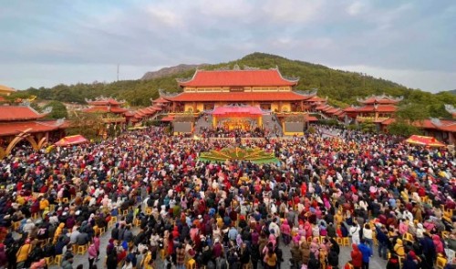 Có mom nào bị đau bụng tuần thứ 16 không ạ. Mấy hôm trước Em có bê thảm hơi nặng chút. Giờ thỉnh đau