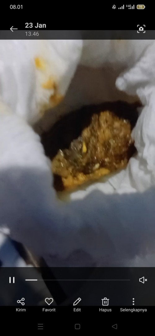 Bayi 6 bulan bab berwarna kuning hitam