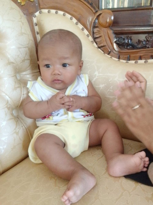 Baby 4 bulan