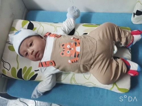 Bé e 9 ngày nữa đc 3 tháng