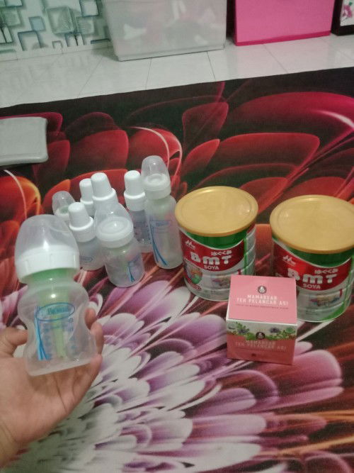 Bun adakah yg mau bayarin susu BMT SOYA anak saya 2 kleng saya lepas 300 bun .. anak saya tdk cocok