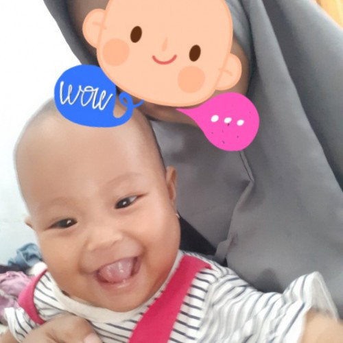 Kepalanya miring ke kiri