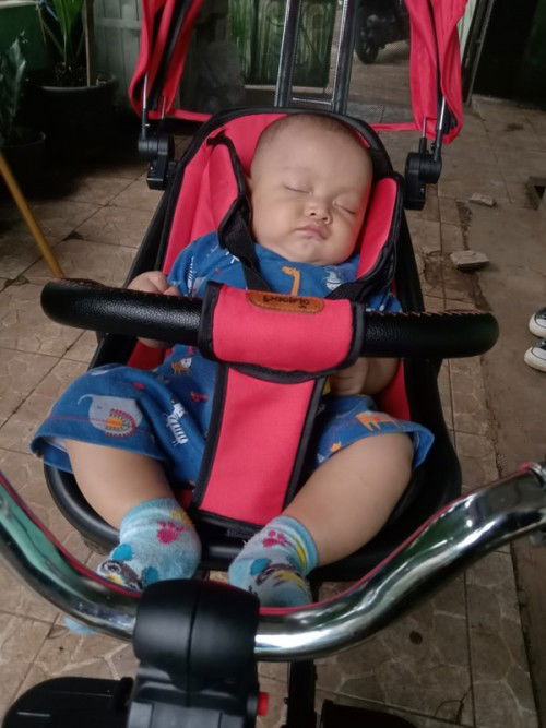 Halo bunda nama ku Muhammad Aksa Maulana,usia ku kini sudah 5 bln 3 hari👋👶