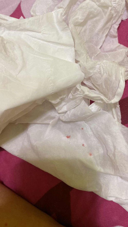 Flek merah muda dikit