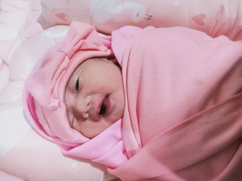 Lahir 38 week 2 day dengan pecah ketuban, induksi, dan kontraksi selama hampir 20 jam 😁