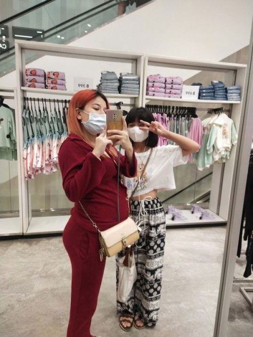 ท้อง6เดือน น้ำหนักขึ้นมา1โล 
ผิดปกติไหม แต่ท้องใหญ่อยู่นะคะ ลูกก็ดิ้นดี ท้อง4