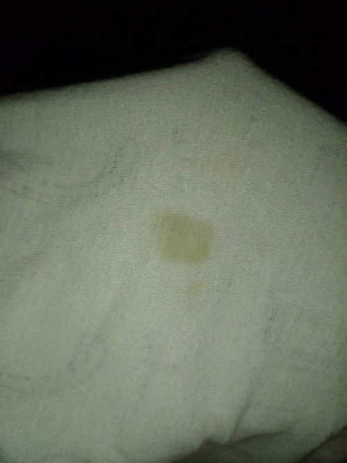 Tnya dong bun ini keputihan/ketuban rembes y,cuma keluar dikit sih,itu rembes smpai ke daster,37week