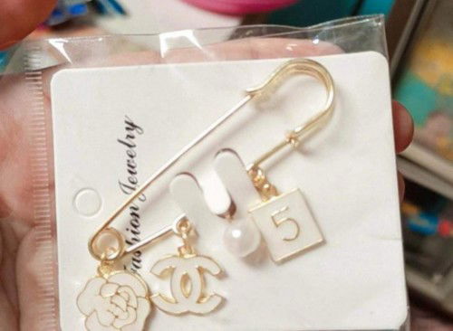 เข็มกลัดคนท้อง