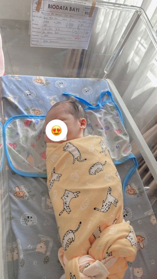 alhamdulillah telah lahir anak pertama kami baby boy, lahir dihari senin tanggal 13februari kemarin