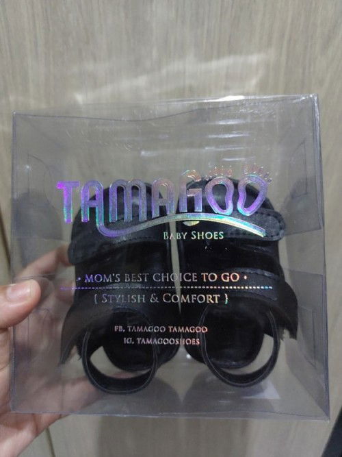 Jual sandal bayinya mom. .belum pernah dipakai dapat kado lahiran, pas di buka anaknya udah gede..