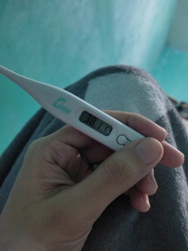 Nilalagnat ako ngayon. Pwede raw ang biogesic pero natatakot akong uminom. Any advise po huhu