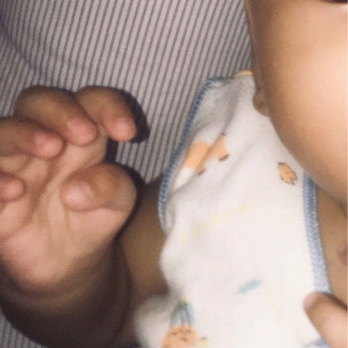 jari bayi 5 bulan menekuk