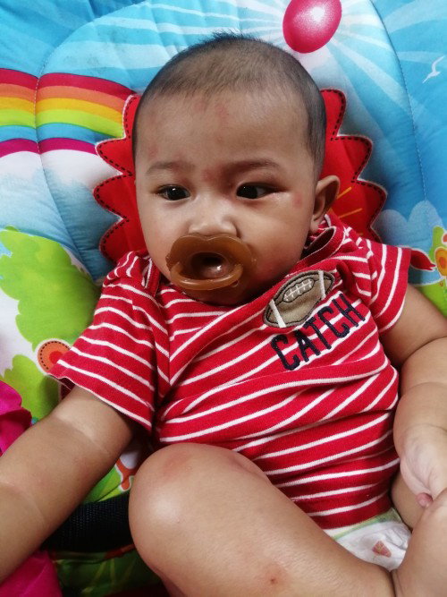 น้องนอนบนที่นอนสักพักก่ขึ้นเเบบนี้​