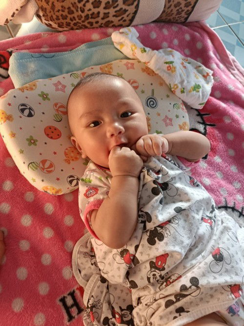 ลูกชอบสะอึกทุกครั้งที่หัวเราะ