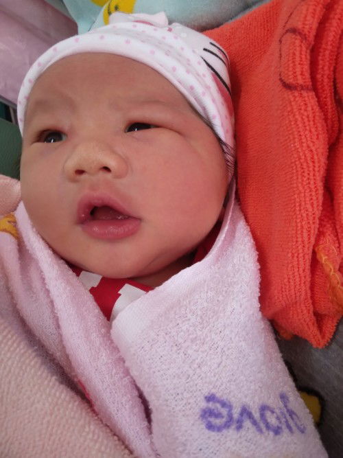 แอบแตกมาแล้วค่ะแต่น้องยังไม่ชื่อเลยค่ะ พี่ชายสองคน ชื่อผิงกับชื่อไผ่ค่ะ