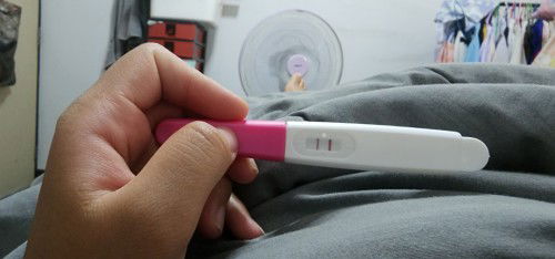 ประจำเดือนขาด 1 วันแต่ตรวจเจอ 2 ขีดเข้มๆ