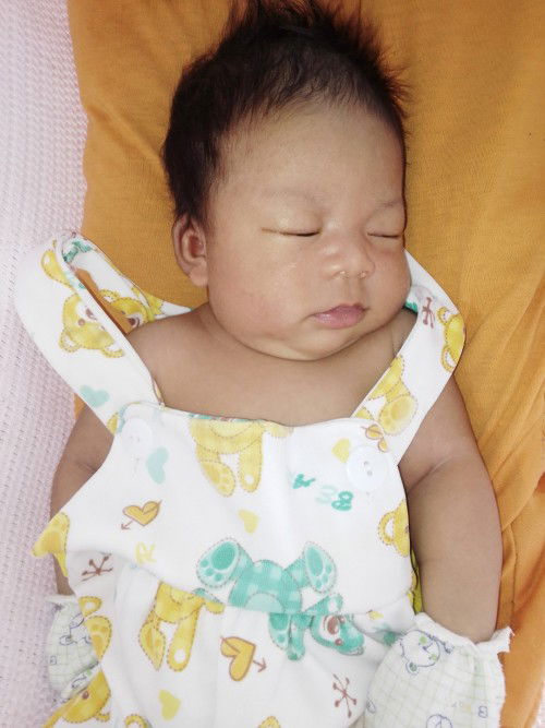 วิธีให้น้องดูดจุกหลอก