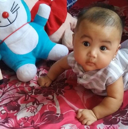 Ngoceh saat tengkurap