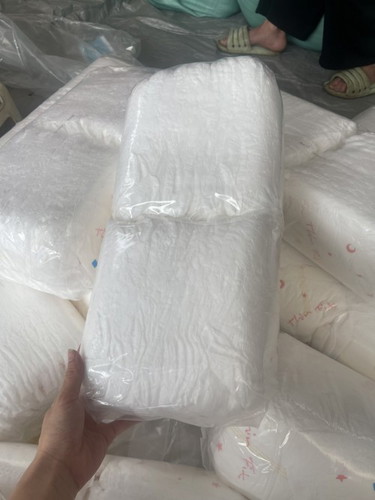 Cho e hỏi trong vòng 1 tháng bé của các mom dùng b nhiêu bịch bỉm bao nhiêu xiền.