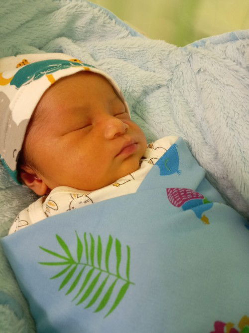 Alhamdulillah.
Beby boy bb 3,8 pb 52.