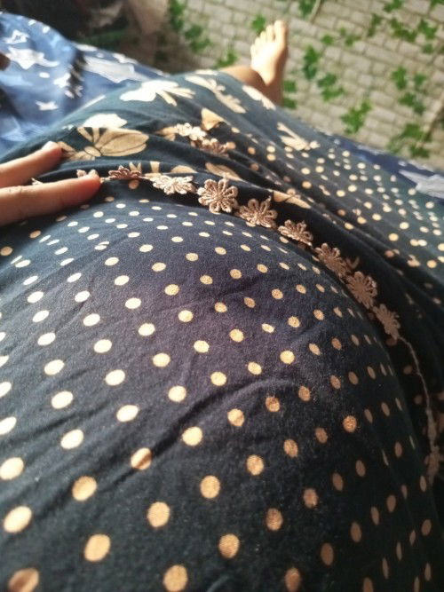 Ada ngga bunda yang hamil perutnya ngga rata ?