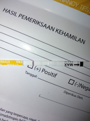 Bunda mau tanya ini positif atau negatif ya,maaf kalo ngga tau soalnya ibu rumah tangga baru hihi