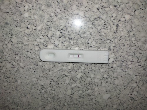 Hello po ask ko lang po if positive Po talaga to Kasi nagtest ako kanina. Yung isang line Po Malabo.