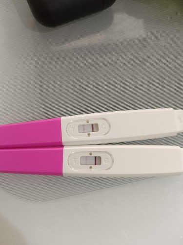 ตรวจขึ้นจางๆแบบนี้ท้องไหมคะ นับได้หลังไข่ตก 12วันคะ