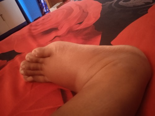 Bund. Ada yang sama ga sama saya? Udah pas 40minggu tp belum juga lahir. Kaki juga bengkak parah🥺