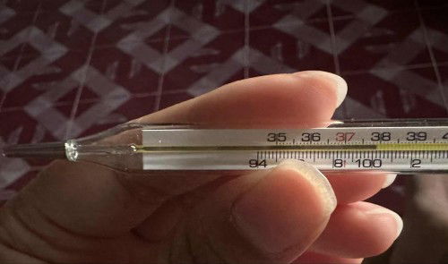 ปวดท้องข้างซ้ายจี๊ดๆเป็นพักๆ แล้วมีไข้ ทานยาอะไรได้บ้างคะ