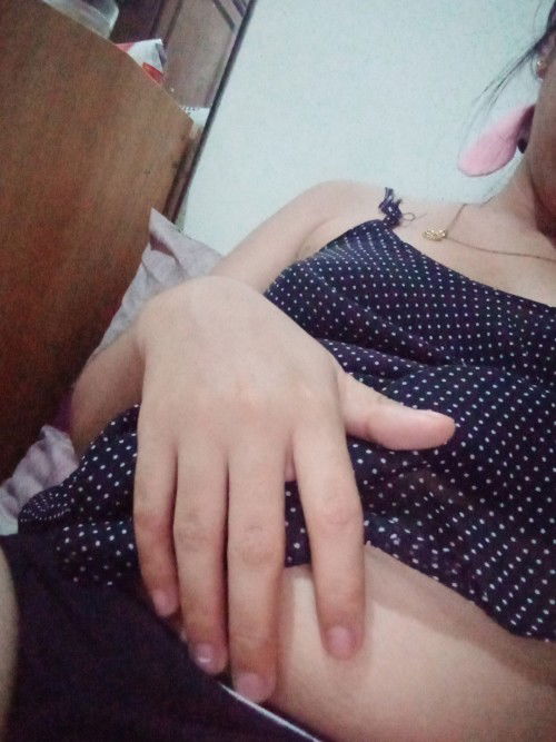 Normal lang po ba na may parang tumutusok sa puson? nakakakiliti yung feel na parang napapawiwi ka.