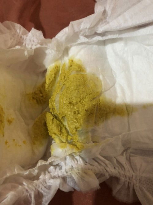 Pup warna hijau minum asi + sufor bebelove