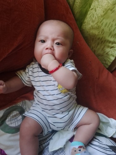 Ilang buwan si baby pwede maupo? Baby nyo ba kailan