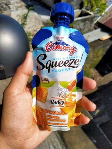 Minum yogurt Cimory