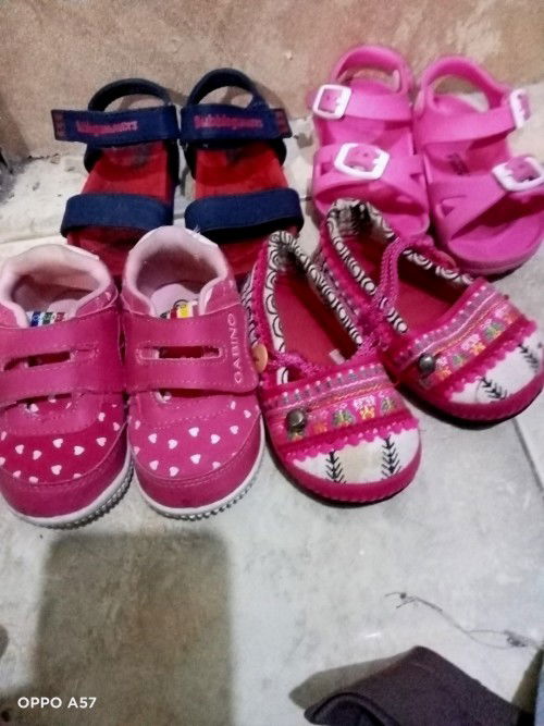 Baju bekas masih layak sekali dipakai