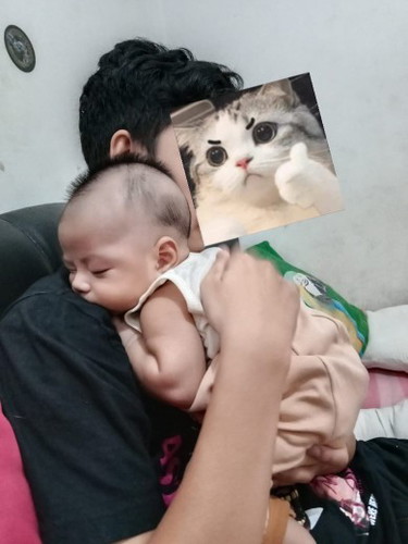 Posisi menyendawakan bayi