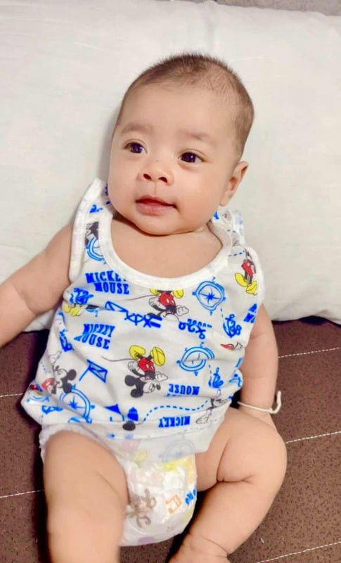 ผมชื่อ น้องออกัส ครับผม ❤️👶 ผมได้ 1เดือน25วัน ตอนนี้หน้ำหนักผม 4.5 โล แล้วครับผม เพื่อนๆได้ กี่โลบ้างแล้วครับ☺️❤️👶