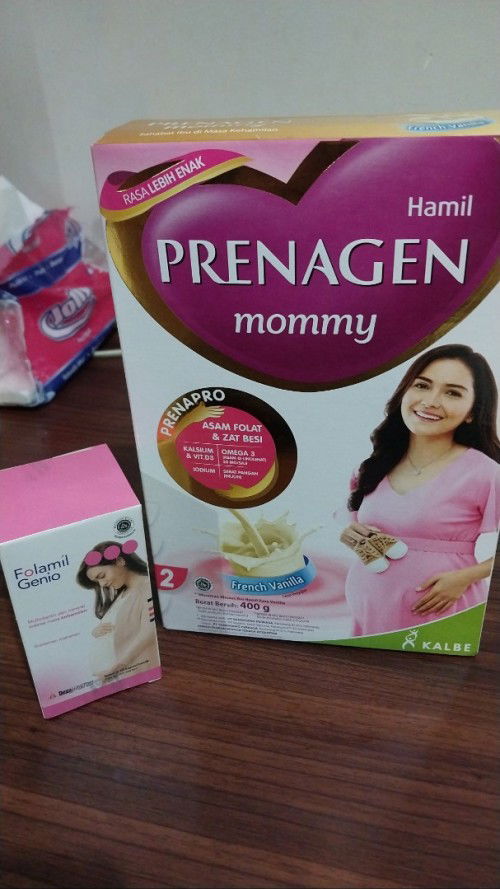 Bunda minum vitamin dan susu ibu hamil