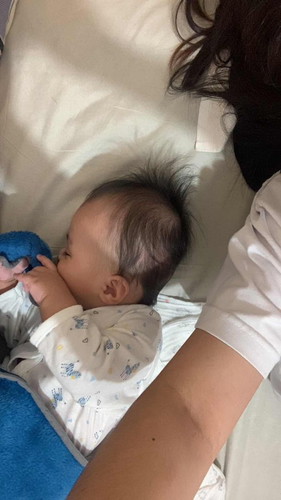 Ask lng mga mommy, flat head po ba si baby? Ano po kaya pwede gawin?