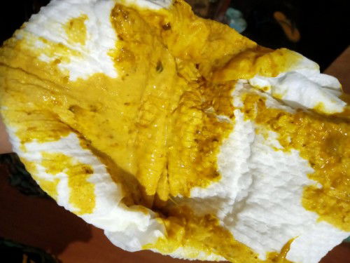 Feses bayi 3 bulan ada bintik hitam nya..