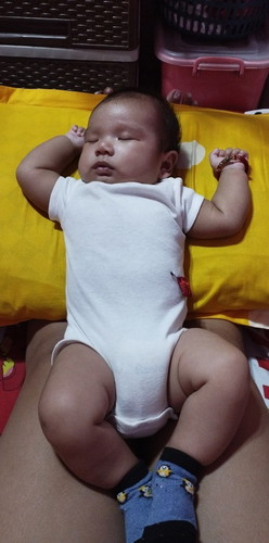 Hello po ask ko lang po kung normal lang po ang timbang na 6.5kg sa 3months, mahaba den sya.