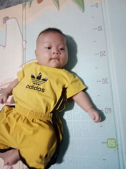 Trẻ 3 tháng uống sữa công thức có nên uống nước tráng miệng không?