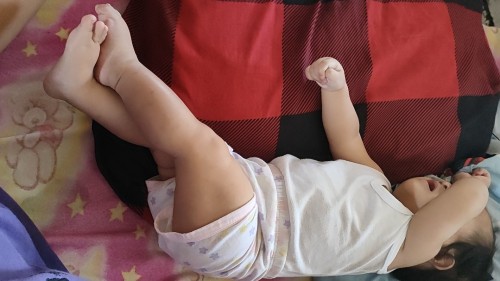 Mga Miii Tanong ko lang, Lo ko Ksi kapag matutulog na mwemwersa Ang kanyang mga paa. Normal po bato?